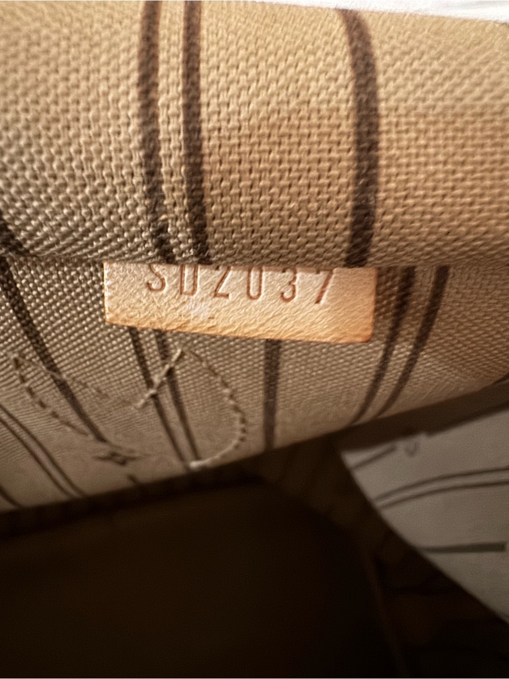 Louis Vuitton Neverfull MM - Picture 3 of 13